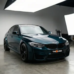 Voiture sportive covering bleu pétrole midnight cyan finition glossy metallic